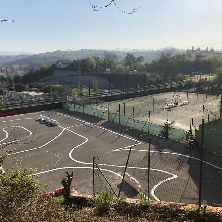 招待所 爱美塔各娜膳食公寓 2*