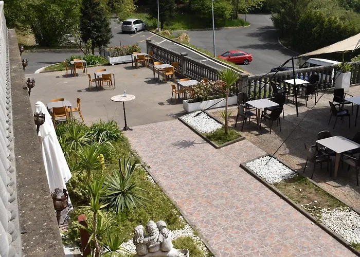 爱美塔各娜膳食公寓 2*