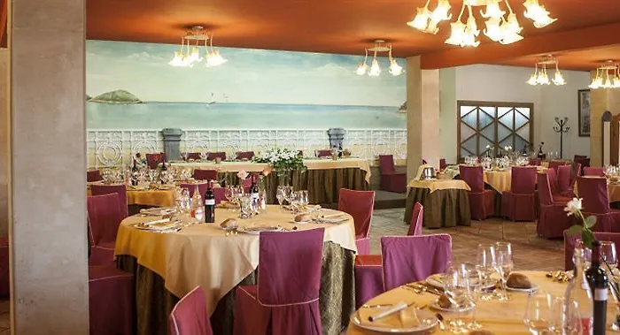 招待所 爱美塔各娜膳食公寓 2*